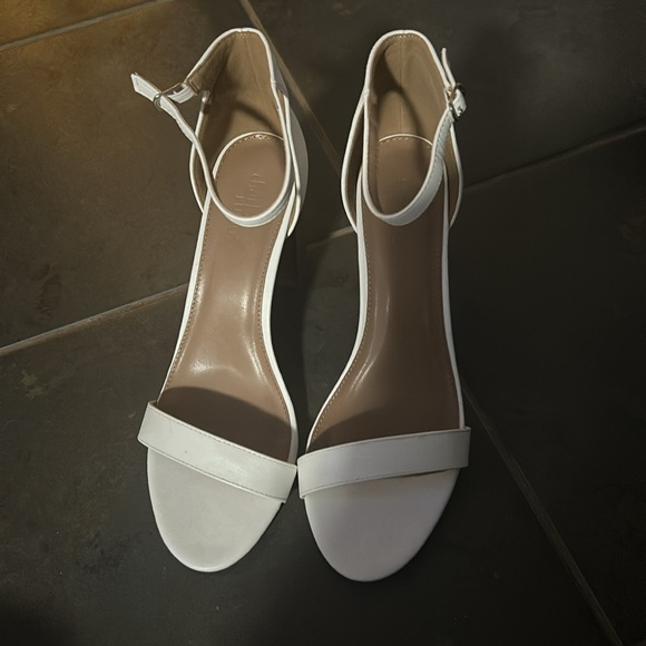 Charlotte Russe white heels size 9 - Picture 2 of 4